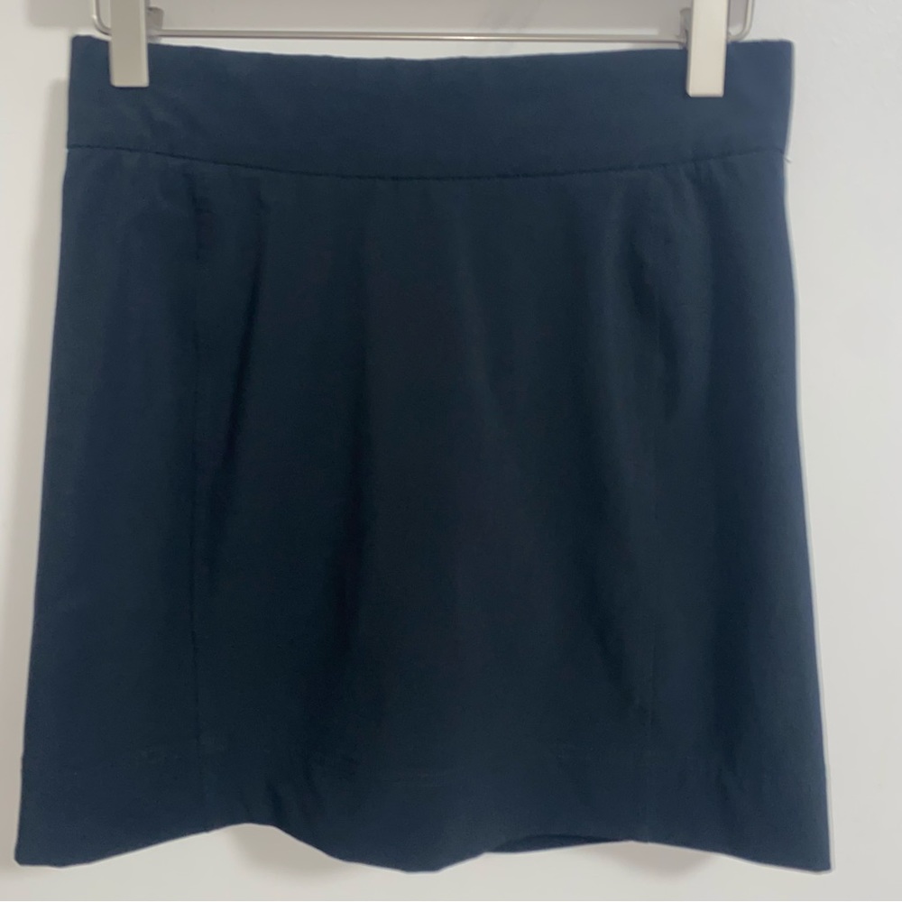 Columbia women's black stretch athletic skort skirt w/ shorts size Small